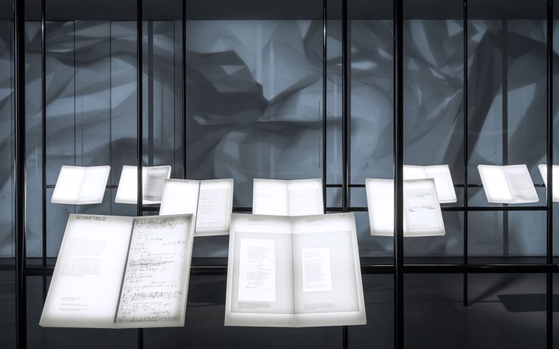 Kleist Museum, Teil Sprache, Leuchtbücher, Projektion auf Wand