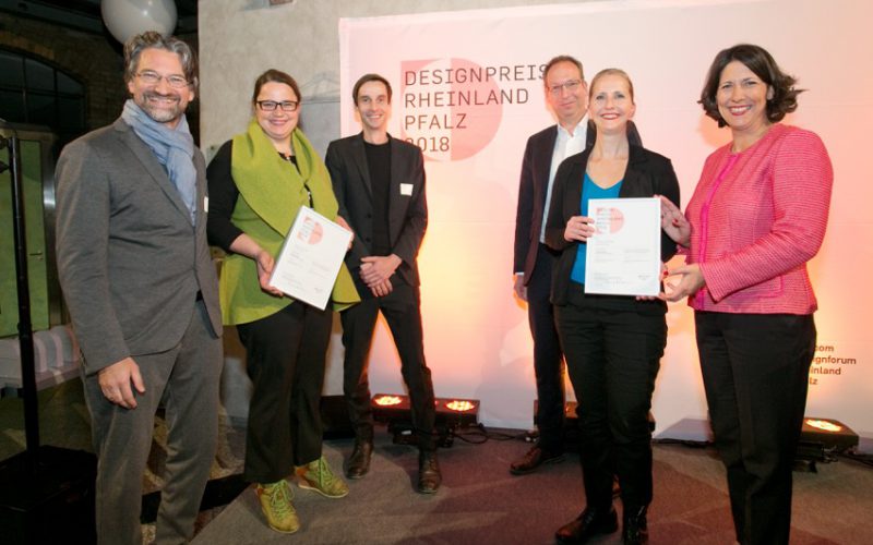 vl.: Peter und Kathrin Younes von Sein&Schein; Christoph Hülle und Valentine Koppenhöfer von SVK, Carolin Dürrenberg vom descom; Foto Judith Wallerius